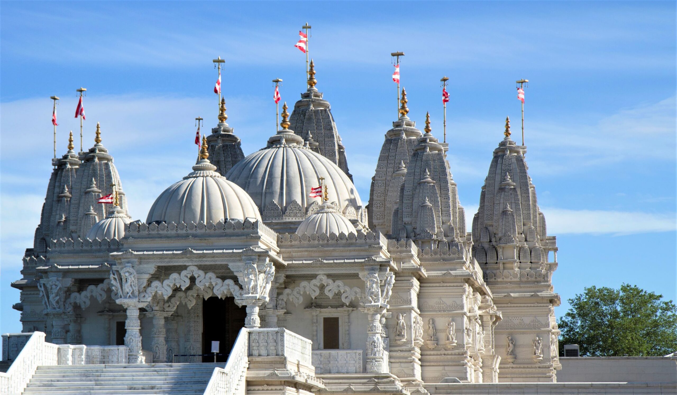 Shri Swaminarayan Mandir er det største hinduistiske tempel i Storbritannien (foto: Evka Wojnarowicz, Wikimedia Commons)