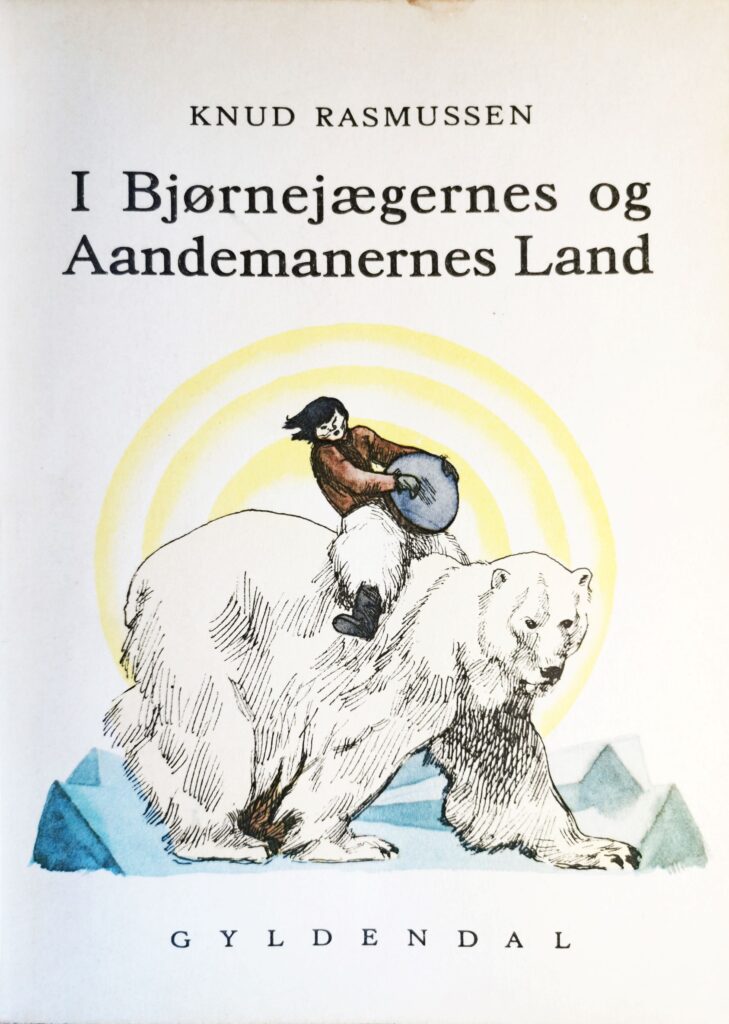 Shaman (angakok) med karakteristisk shaman-tromme rider på en hjælpeånd i skikkelse af isbjørn. Bogforside til udvalg af Knud Rasmussens fortællinger fra Grønland (illustration: Anton Hansen, 1945)