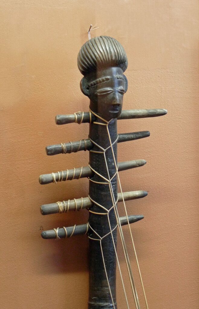 Detalje fra zande-harpe (det kongelige centralafrikanske museum, foto: Ji-Elle / Wiki Commons))