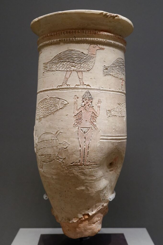 Vase fra ca. 2000-1600 f.v.t. med afbildning af gudinden Ishtar, der spiller en hovedrolle for mesopotamiske riger gennem flere årtusinder